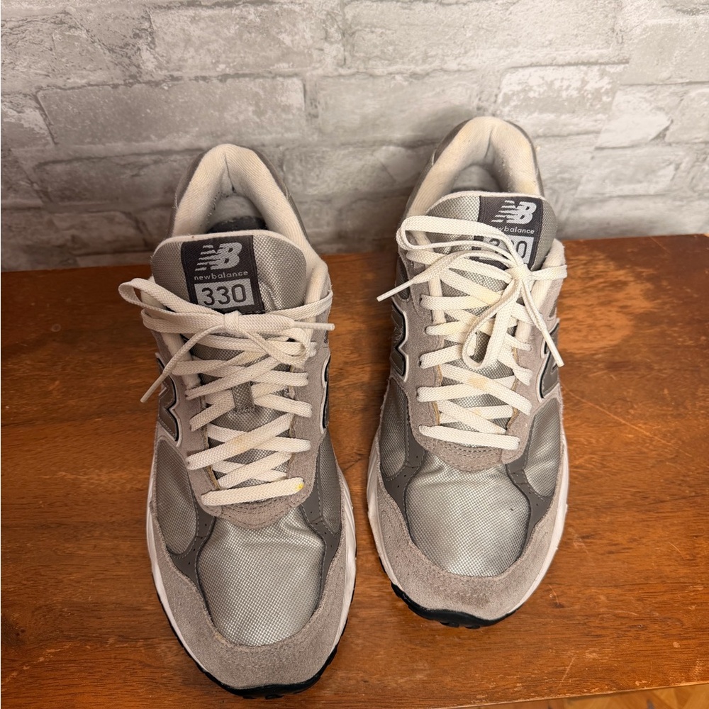 Men Size 11 New Balance 330 Grey Sneakers - Picture 2 of 3